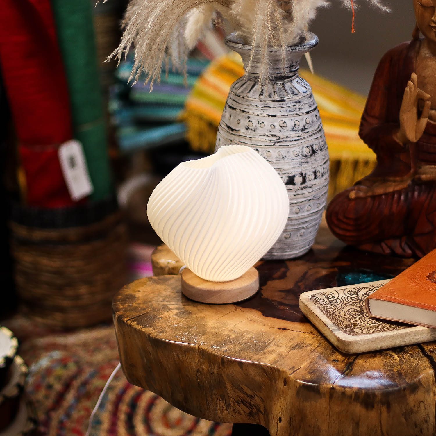 Wave Shell Lamp